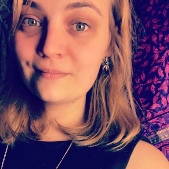 Meet your Posher, Cassandra - Picture 4 of 6